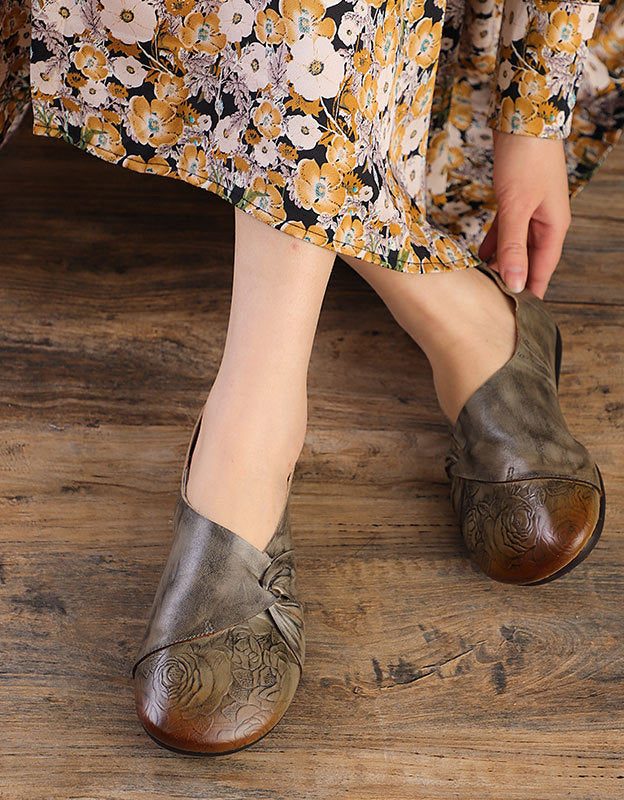 Handgemaakte Retro Platte Schoenen Met Leren Kruis In Reliëf