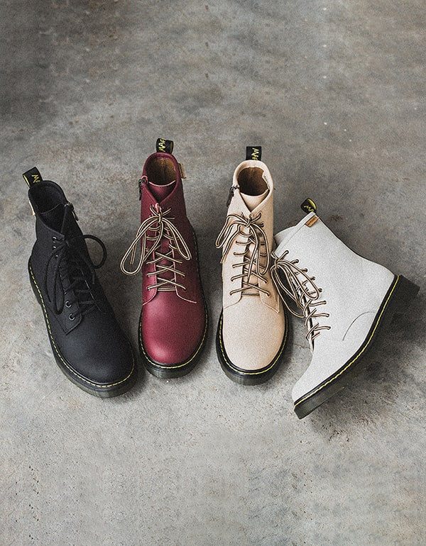 Vintage Lederen Dr Marten-laarzen Met Dikke Zolen In De Herfst