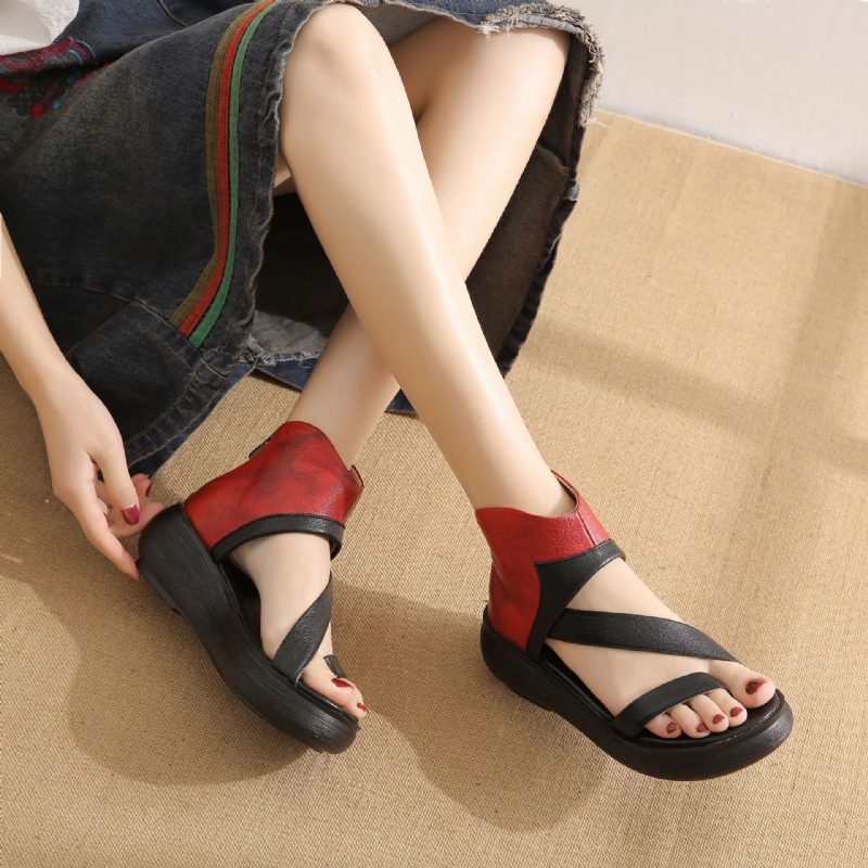 Handgemaakte Sandalen Met Bijpassende Kleur En Sleehak