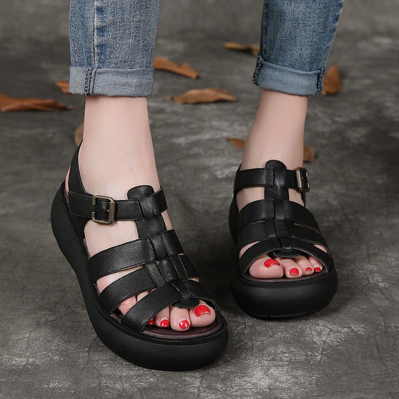 Romeinse Sandalen Met Sleehak Voor De Zomer