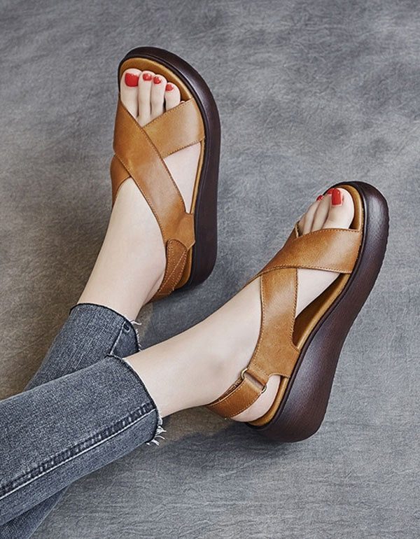 Zomerse Sandalen Met Open Teen En Gekruiste Bandjes