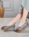 Grijs